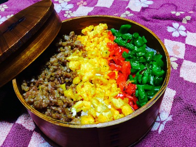 文化祭弁当三色丼