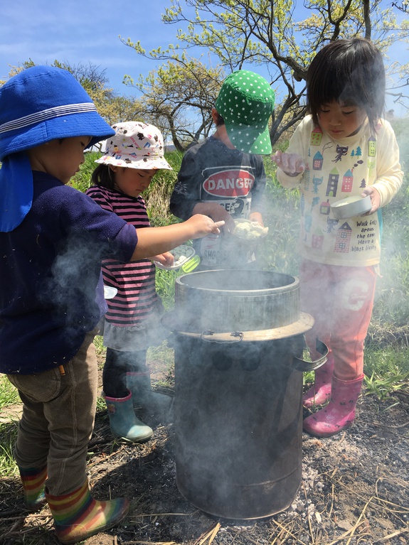 ヨモギのお団子作り