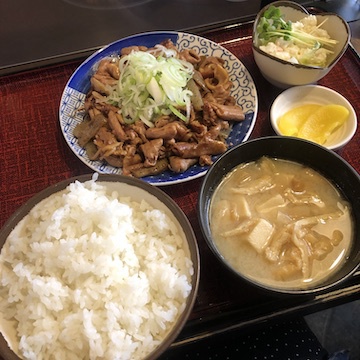 もつ焼き定食　乙妻(長野市)ご飯多いなあ
