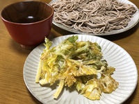 セロリの葉の天ぷらと蕎麦