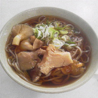 きのこ蕎麦５００円／戸倉駅待合室内駅蕎麦