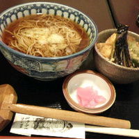 蕎麦と天丼（小）セット９２０円／鈴之助イトーヨーカ堂５階