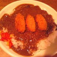 カキフライカレー８５０円／バックドロップ