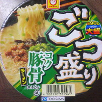 カップ麺／ごつ盛りコク豚骨／閉店セールで４７円／ココカラファイン