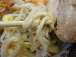 極太麺でまぜそば