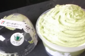 抹茶クリーム盛り山雅プリンケーキ