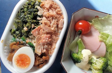 ファミマの鮭ほぐし弁当