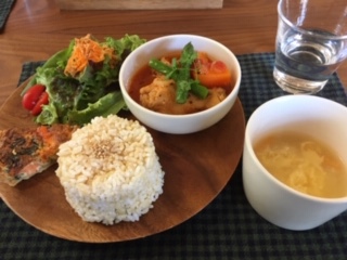スナグ（上田市常田）で日替わりプレート！☆ボランティアのマルオくん感想 !(^^)!