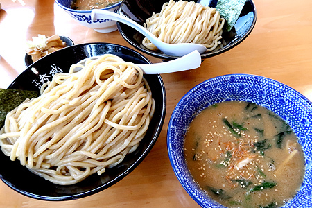 「目頭が熱くなるくらい美味しかった」と書いたりした昼。（下諏訪町・つけめん参城）