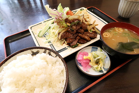 そうだよ、焼肉屋さんと焼肉定食は違うもの。（塩尻市・定食の店 さと）