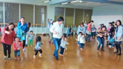 大好評♪篠原先生による「おやこで楽しく運動あそび 」