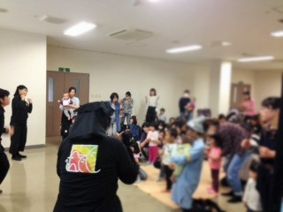 「でんでんむしさん」による人形劇、大型紙芝居