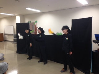 「でんでんむしさん」による人形劇、大型紙芝居