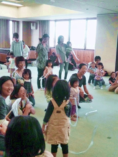 親子イベント　リトミック教室　リボン体操