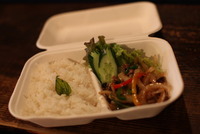 駅前アジアンで弁当！