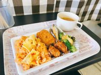 【イーストア居町・ジュエルフリュイ】ただのコンビニではなく、美味しいお惣菜やケーキもある！