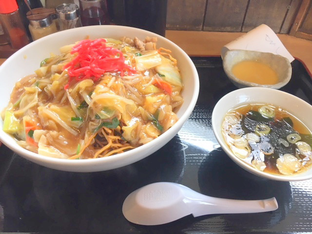 笑楽亭の竹豚ラーメン・あんかけ焼きそばがおすすめ。
