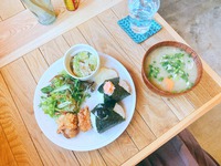 【ユウナギ ごはんと文房具と。】おにぎりランチが美味い！おばんざいセットも最高です！