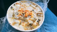 【公園のベンチ】あつあつのパスタグラタン！ハンバーグとキノコのパスタグラタン美味し！