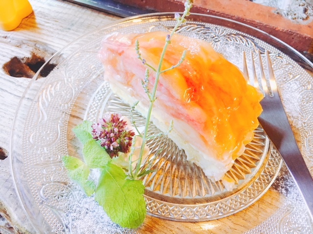 カフェらんぷ屋のももタルト