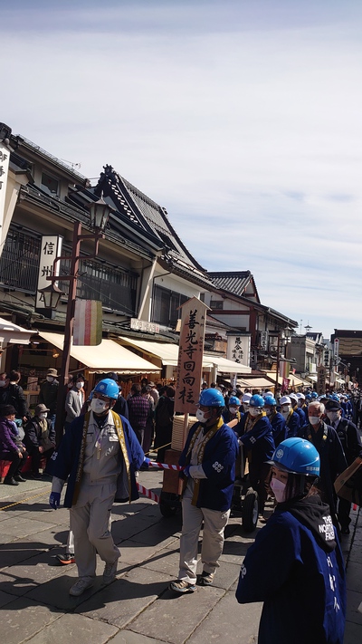 善光寺前立本尊御開帳回向柱受入式