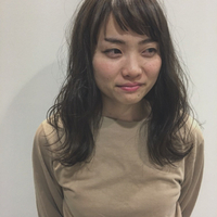 透明感のあるアッシュ系カラー（担当 宮嶋）