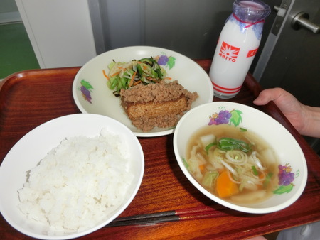 桔梗小学校給食