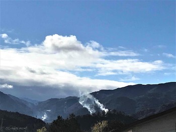 「中山道にたちのぼる狼煙を眺める」