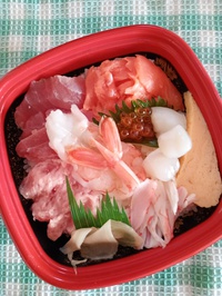お昼は海鮮丼