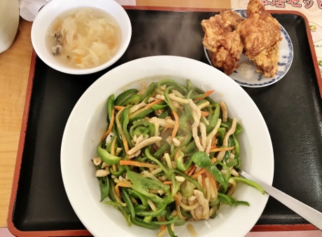青椒肉絲飯とデカ唐揚げ ～ 喜多郎 松本店