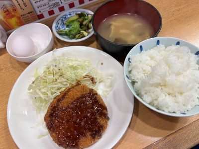 「メンチカツ定食」～ 居酒屋あきねい