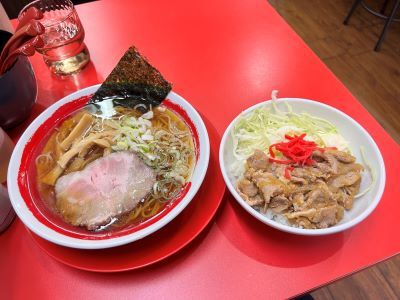 「豚生姜焼き丼と中華そば」～ まとやの平日ランチ