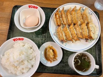 テンホウ「餃子半額デー」