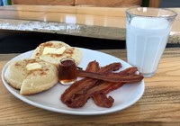 横手山山頂　クランペットカフェ