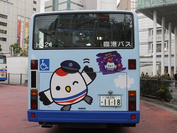 川崎鶴見臨港バス　ハロウィンラッピング