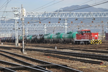 南松本駅にて貨物列車を撮る　１２月２２日
