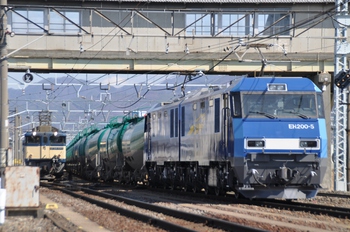 南松本駅にて貨物列車を撮る　３月２３日