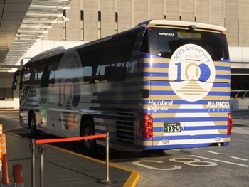 バスタ新宿にて　アルピコ交通１００周年記念ラッピング車を撮る