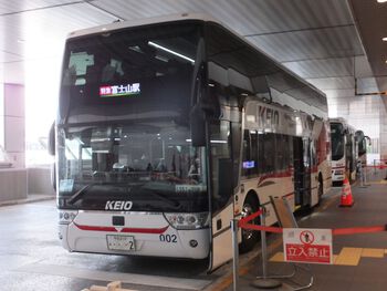 京王バスのアストロメガ　４月４日