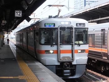 名古屋口の３１３系電車（関西本線）