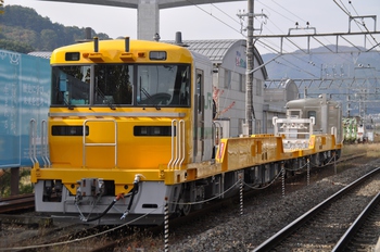 岡谷駅停泊中のキヤＥ１９５