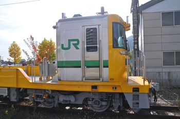 岡谷駅停泊中のキヤＥ１９５