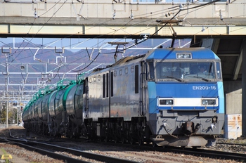 南松本駅にて貨物列車を撮る　１１月１６日