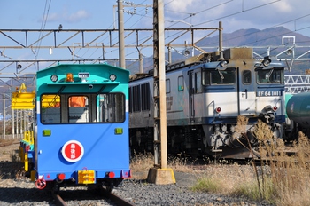 南松本駅にて貨物列車を撮る　１１月１６日