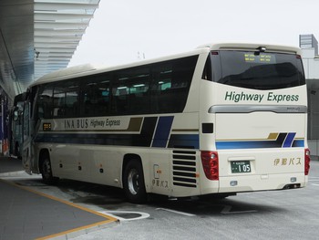 ８月７日　バスタ新宿にて　伊那バスの新車３０１０５号車