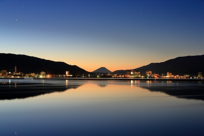 しもすわ町フォトコンテスト　2015年　湖畔から見る朝焼けの富士山