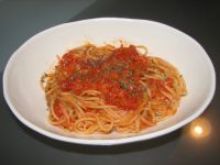 トマトとチーズのパスタ