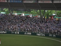 三塁側