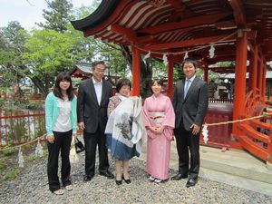 生島足島神社にて家族の画像