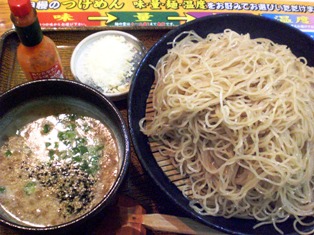 パルメザンとタバスコで食す「つけ麺」＠ぶうぶう亭